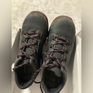 Black steel toes shoes with Pink Laces size 7